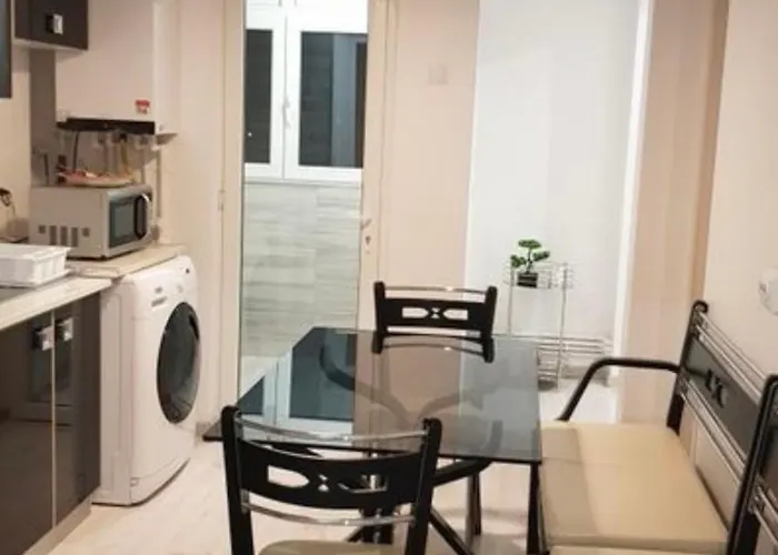 2 1,3 Km Promenada Mall Capacitate 4 Persoane